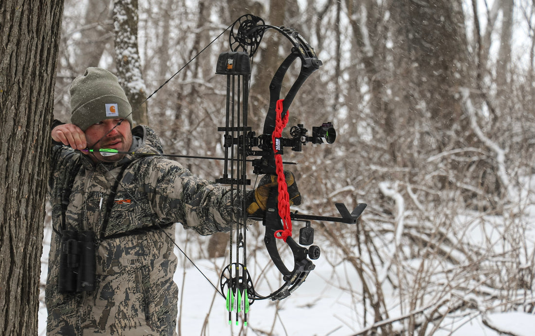Vsling bow sling size guide showing fit on Mathews, Hoyt, and Bear compound bows.